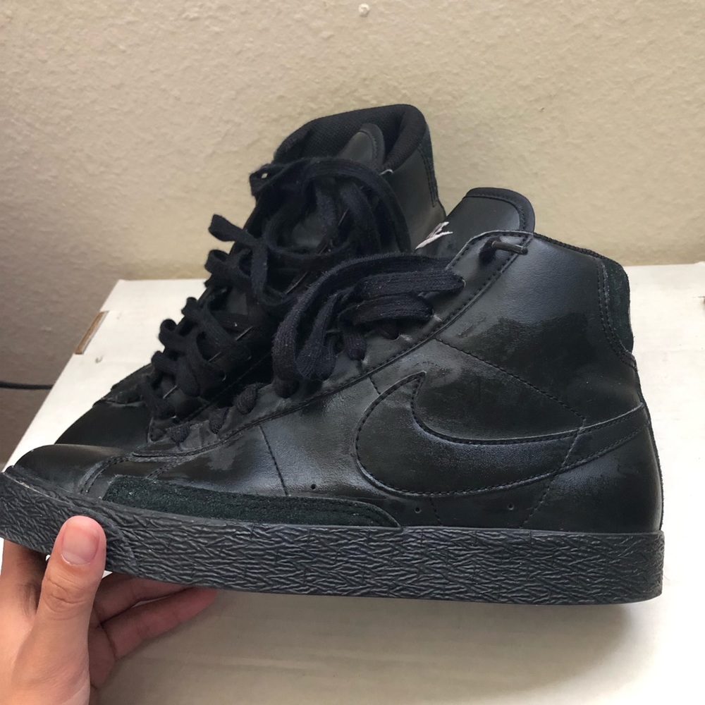Nike black boots/high tops